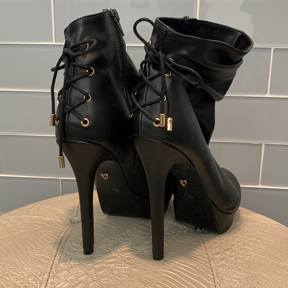 Thalia Sodi Honra Round Toe Ankle Boot; 10M - Picture 2 of 5